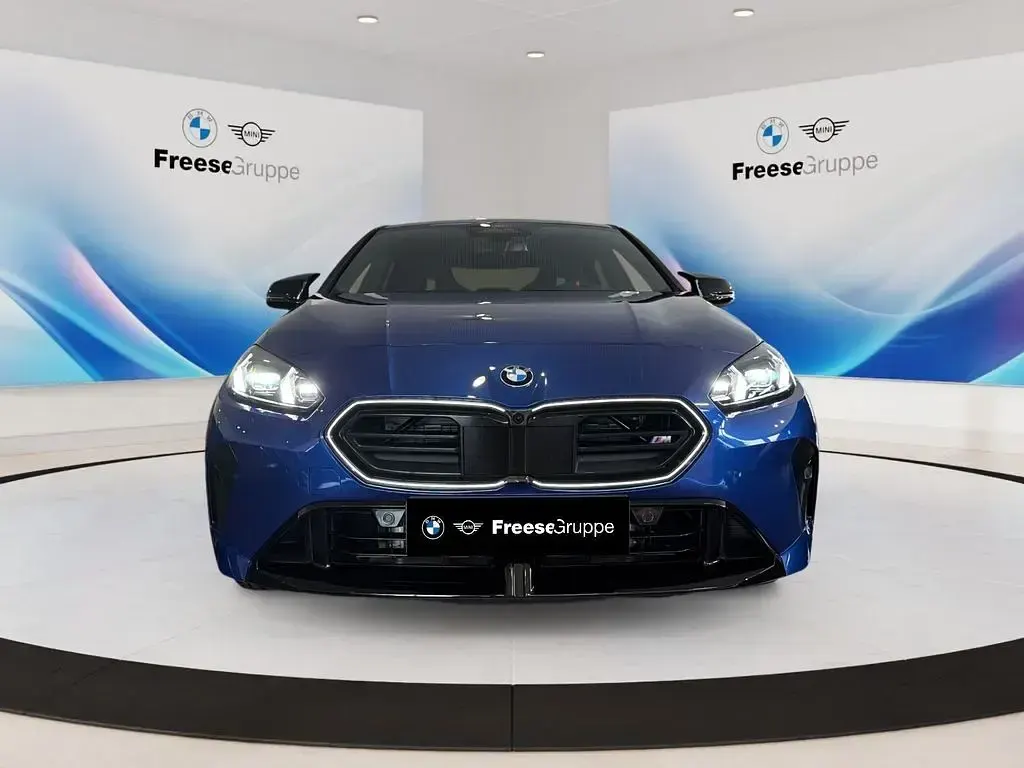 Neu BMW M235 Performance 300 PS (220 kW) 2026 Blau Limousine