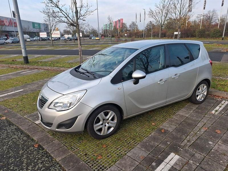 Silber Gebraucht 2011 Opel Meriva Edition Van / Kleinbus | 5.800 € (Teuer) - Bild 1/4