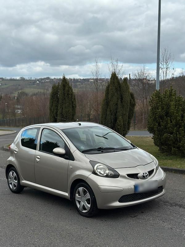 Gebraucht Toyota Aygo 68 PS (50 kW) 2008 Beige Kleinwagen
