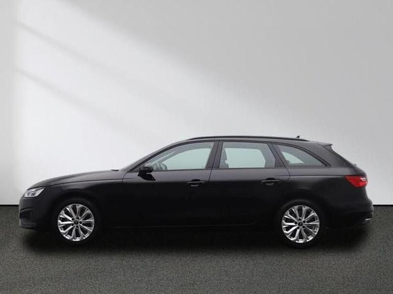 Gebraucht Audi A4 Business 150 PS (110 kW) 2023 Mythosschwarz metallic Kombi