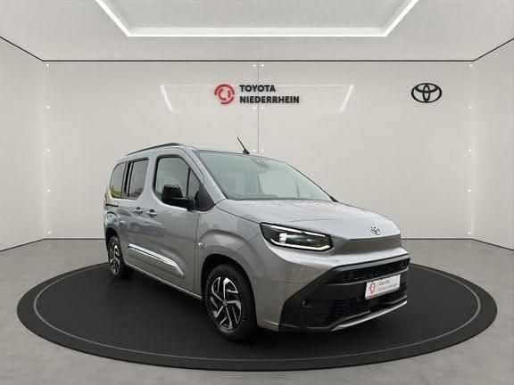 Gebraucht Toyota Proace Verso Basis 110 PS (80 kW) 2024 Silver metallic Kombi