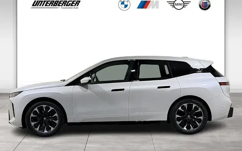 Gebraucht BMW iX M Sport 300 kW (408 PS) 2025 Weiß SUV