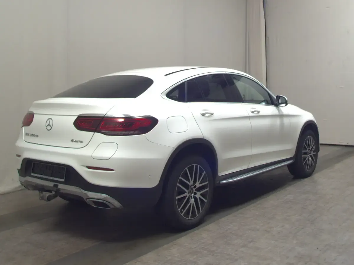 Gebraucht Mercedes GLC300 306 PS (225 kW) 2021 Polarweiss SUV