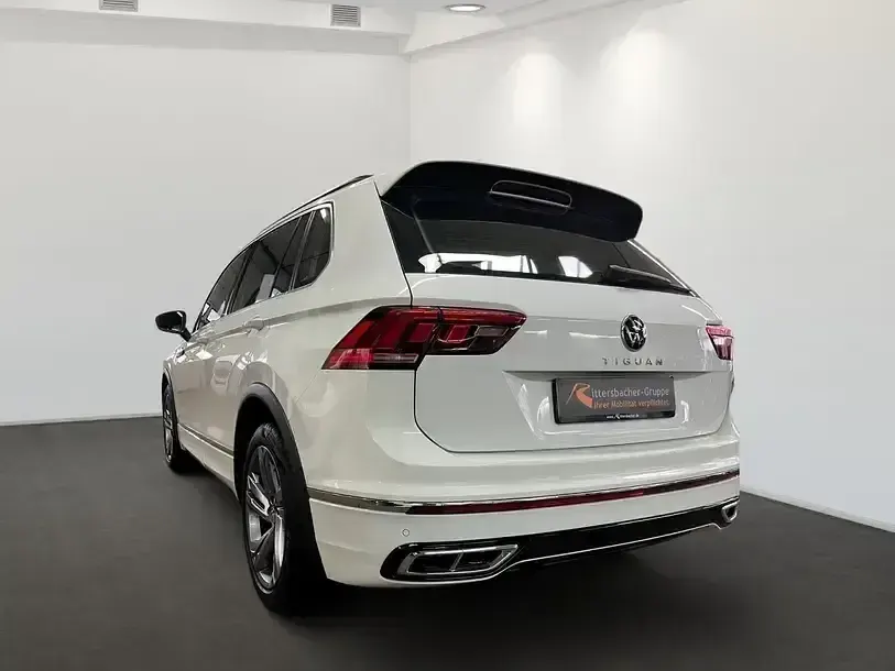 Gebraucht VW Tiguan R-line 150 PS (110 kW) 2024 Pure white SUV