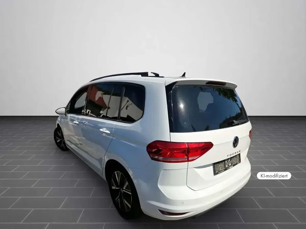 Gebraucht VW Touran Comfortline 150 PS (110 kW) 2022 Pure white Van / Kleinbus
