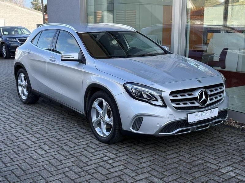 Gebraucht Mercedes GLA180 122 PS (89 kW) 2019 Iridiumsilber SUV