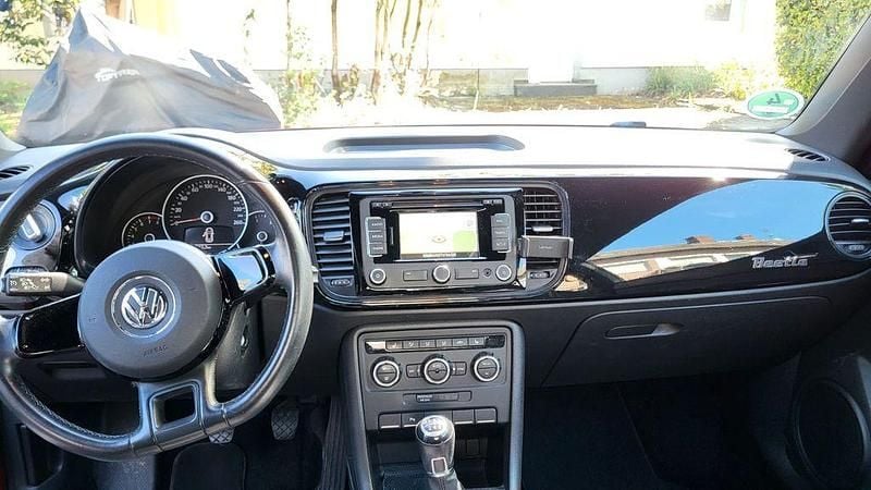 Usata VW Beetle 105 CV (77 kW) 2012 Rosso Utilitaria