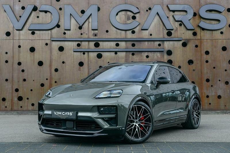 Gebraucht Porsche Macan Turbo 469 kW (639 PS) 2025 Aventuringrün metallic SUV