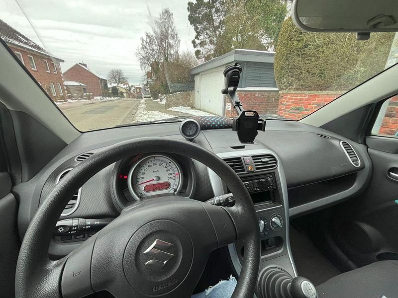 Gebraucht Suzuki Splash Basic 68 PS (50 kW) 2010 Blau Kleinwagen