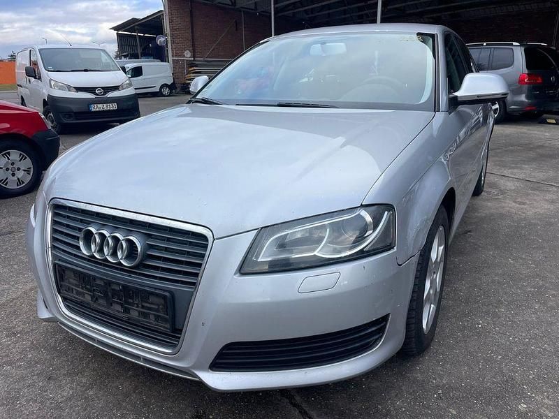Gebraucht Audi A3 Attraction 140 PS (102 kW) 2010 Silber Kleinwagen