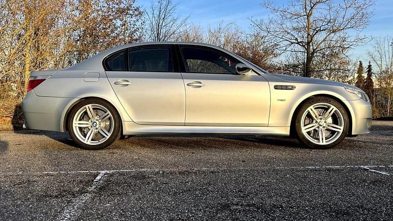 Silber Gebraucht 2007 BMW M5 Limousine | 27.507 € (Superpreis) - Bild 1/4