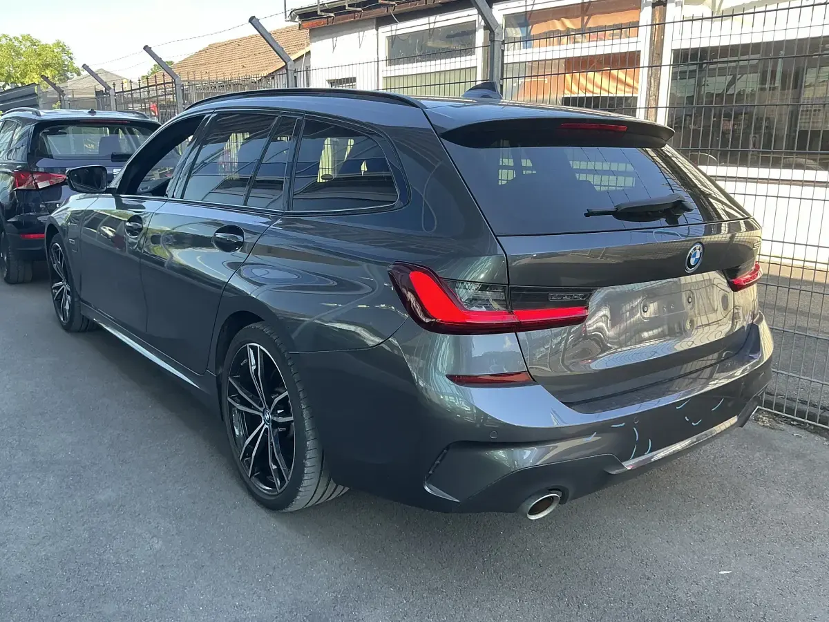 Gebraucht BMW 320e M Sport 204 PS (150 kW) 2022 Grau Kombi