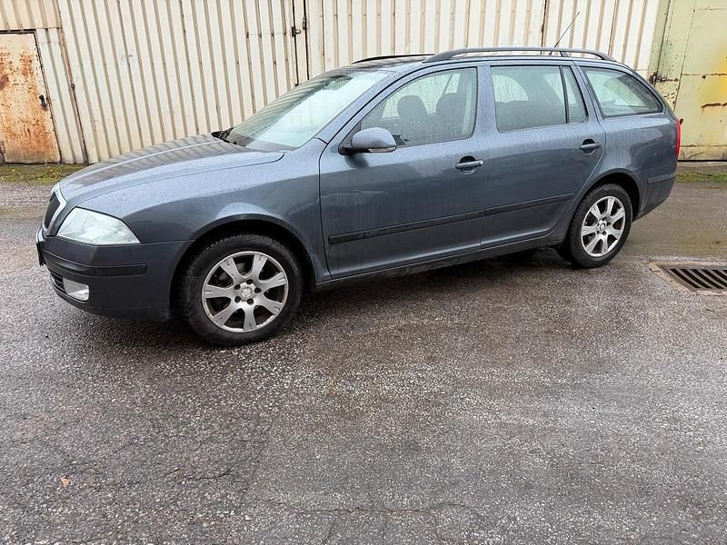 Grau Gebraucht 2007 Skoda Octavia Kombi | 2.300 € (Guter Preis) - Bild 1/4