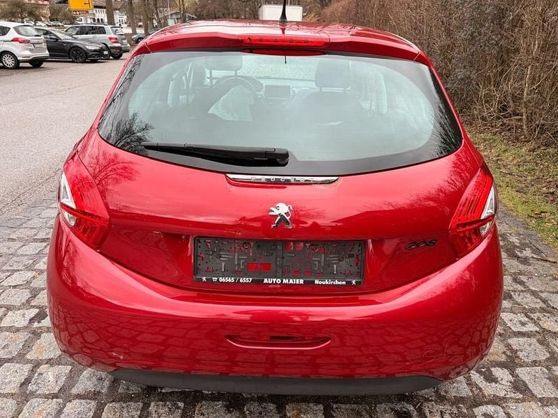 Gebraucht Peugeot 208 Active 82 PS (60 kW) 2015 Rot Kleinwagen