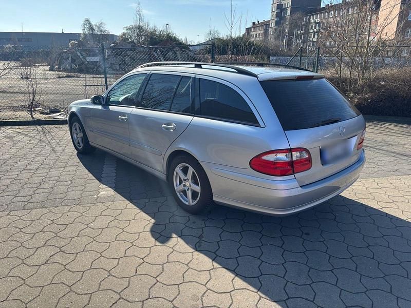 Gebraucht Mercedes E200 163 PS (119 kW) 2005 Silber Kombi