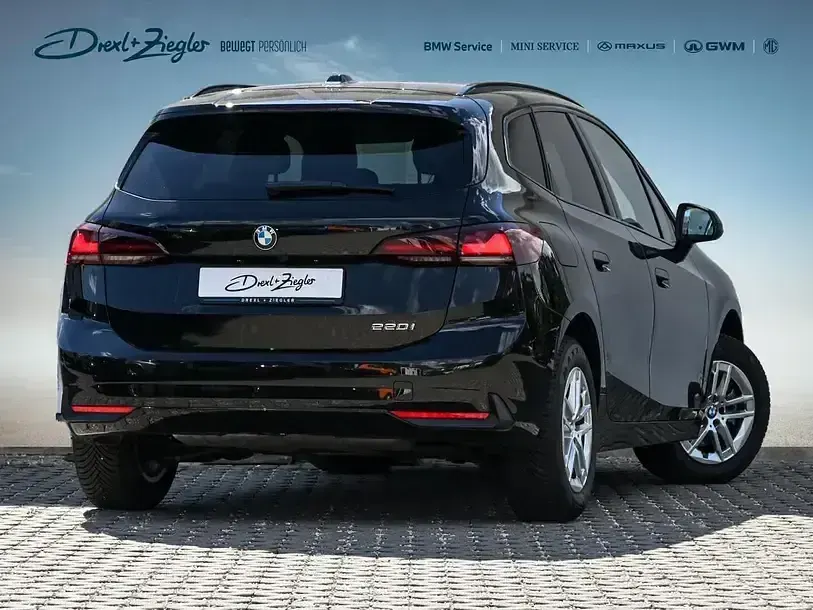 Gebraucht BMW 220 Active Tourer Performance 170 PS (125 kW) 2025 Saphirschwarzmetallic Van / Kleinbus