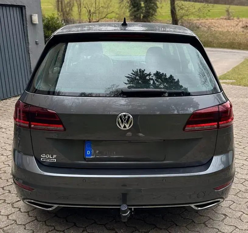 Gebraucht VW Golf VII Highline 150 PS (110 kW) 2020 Grau Van / Kleinbus