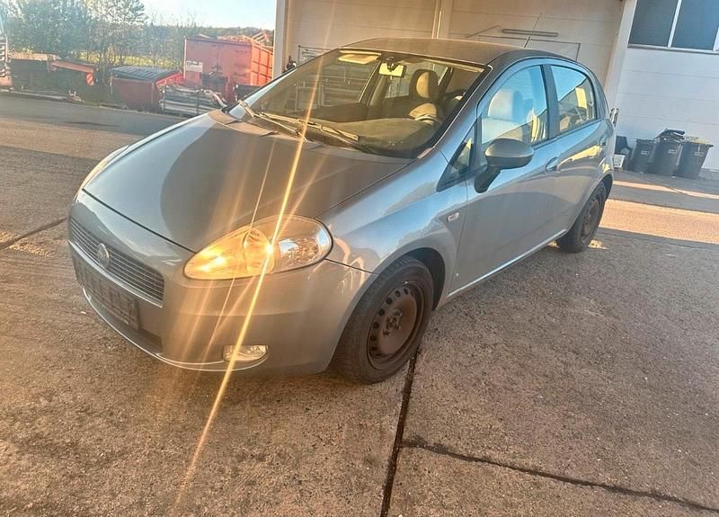 Grau Gebraucht 2007 Fiat Grande Punto Kleinwagen | 650 € (Guter Preis) - Bild 1/4