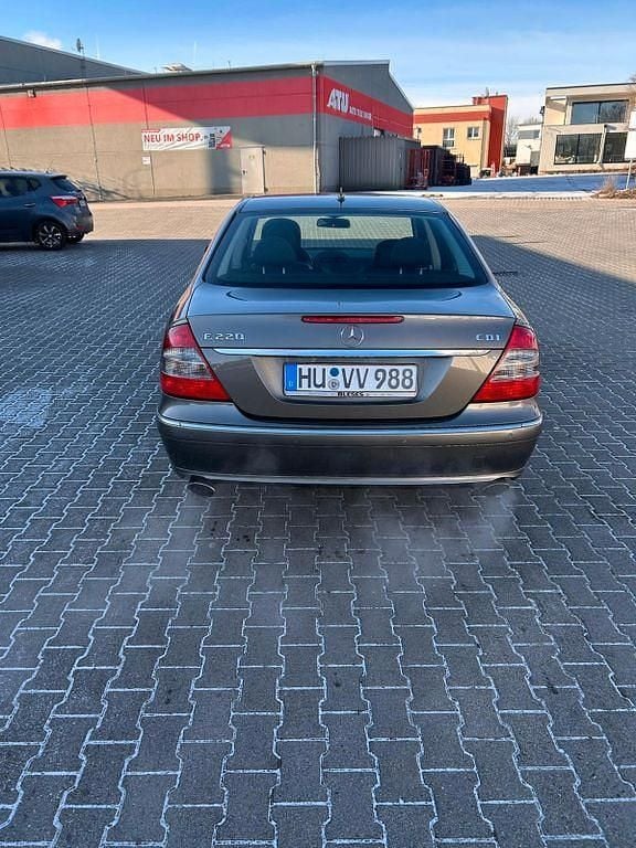 Gebraucht Mercedes E220 Elegance 170 PS (125 kW) 2007 Grau Limousine
