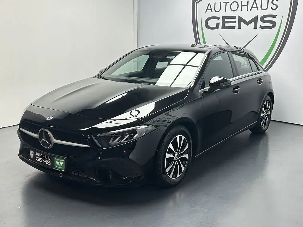 Gebraucht Mercedes A180 150 PS (110 kW) 2024 Schwarz Limousine