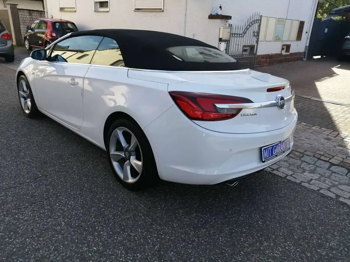 Gebraucht Opel Cascada Edition 140 PS (102 kW) 2018 Weiß Cabrio