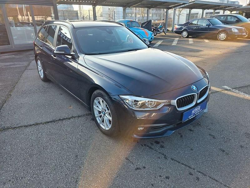 Gebraucht BMW 320 Advantage 163 PS (119 kW) 2016 Blau Kombi