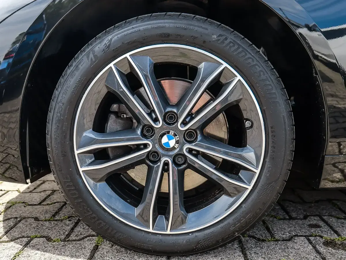 Gebraucht BMW 118 Efficient Dynamics 136 PS (100 kW) 2022 Schwarz Kleinwagen