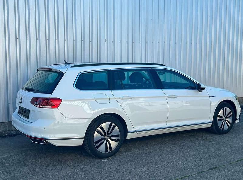 Gebraucht VW Passat GTE 156 PS (114 kW) 2020 Pure white Kombi