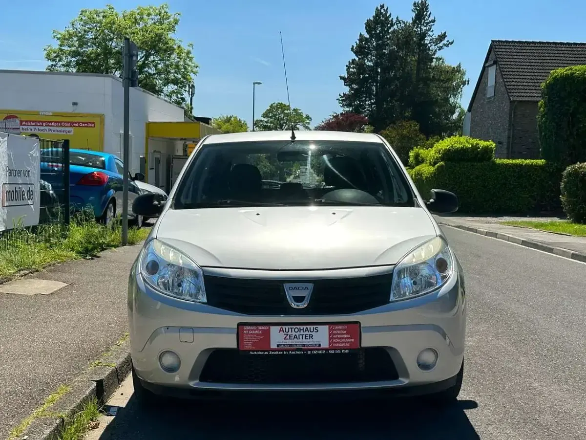 Gebraucht Dacia Sandero 75 PS (55 kW) 2009 Platingrau Kleinwagen