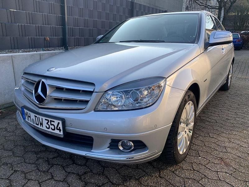 Silber Gebraucht 2007 Mercedes C180 Elegance Limousine | 5.900 € (Superpreis) - Bild 1/4