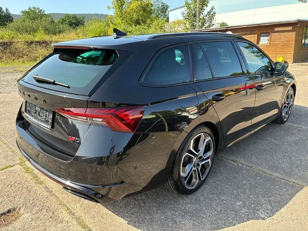 Gebraucht Skoda Octavia RS 200 PS (147 kW) 2023 Cerna magic/black magic (metallic) Kombi