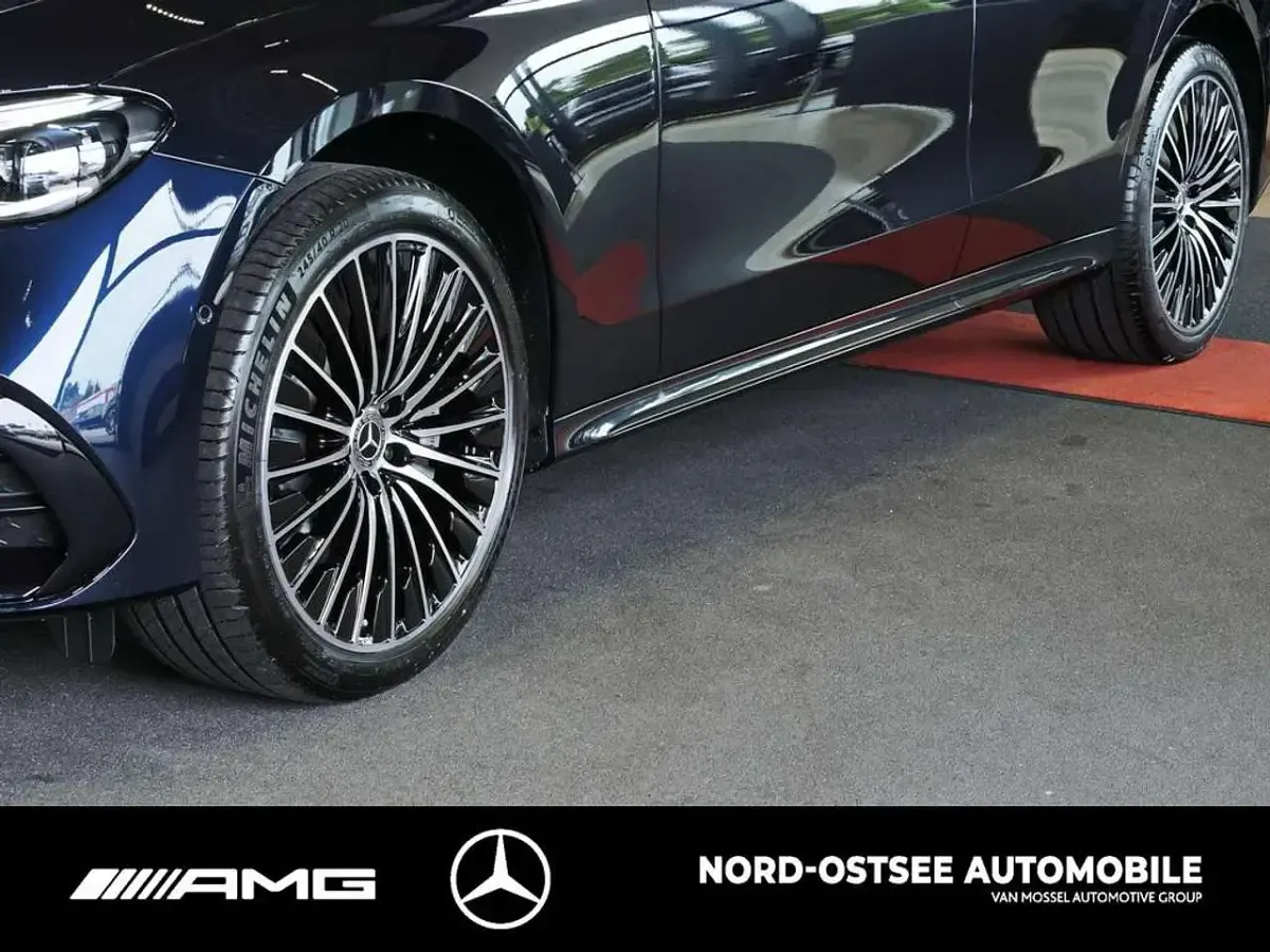 Gebraucht Mercedes E450 AMG 367 PS (269 kW) 2026 Blau Limousine