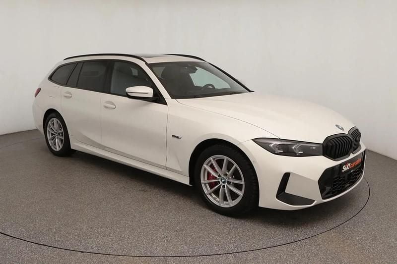 Gebraucht BMW 330e M Sport 292 PS (214 kW) 2023 Weiß Kombi