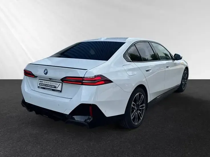 Gebraucht BMW 530e M Sport 299 PS (219 kW) 2024 Alpinweiss Limousine