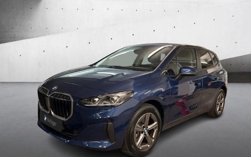 Blau Gebraucht 2023 BMW 218 Luxury Line Kombi | 29.400 € (Fairer Preis) - Bild 1/4