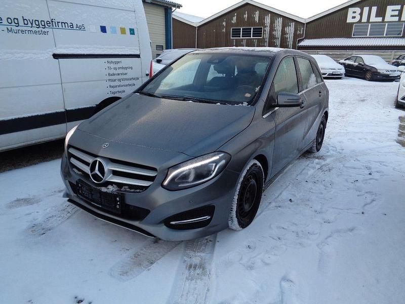 Grau Gebraucht 2018 Mercedes B200 Van / Kleinbus | 11.500 € (Superpreis) - Bild 1/4
