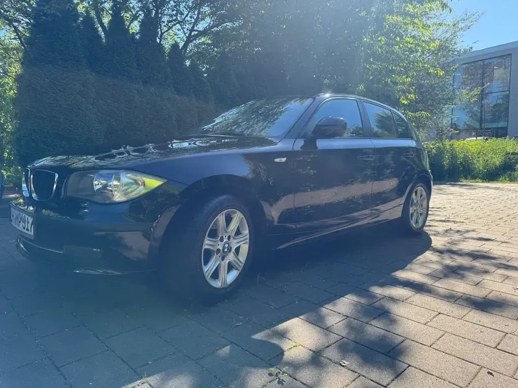 Gebraucht BMW 116 122 PS (89 kW) 2011 Schwarz Kleinwagen