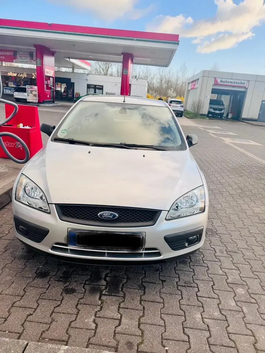 Używany Ford Focus 92 KM (67 kW) 2006 Szary Sedan/Limuzyna