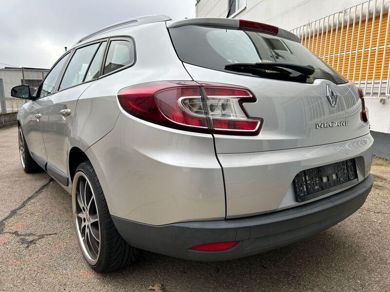 Gebraucht Renault Mégane III Expression 106 PS (77 kW) 2011 Silber Limousine