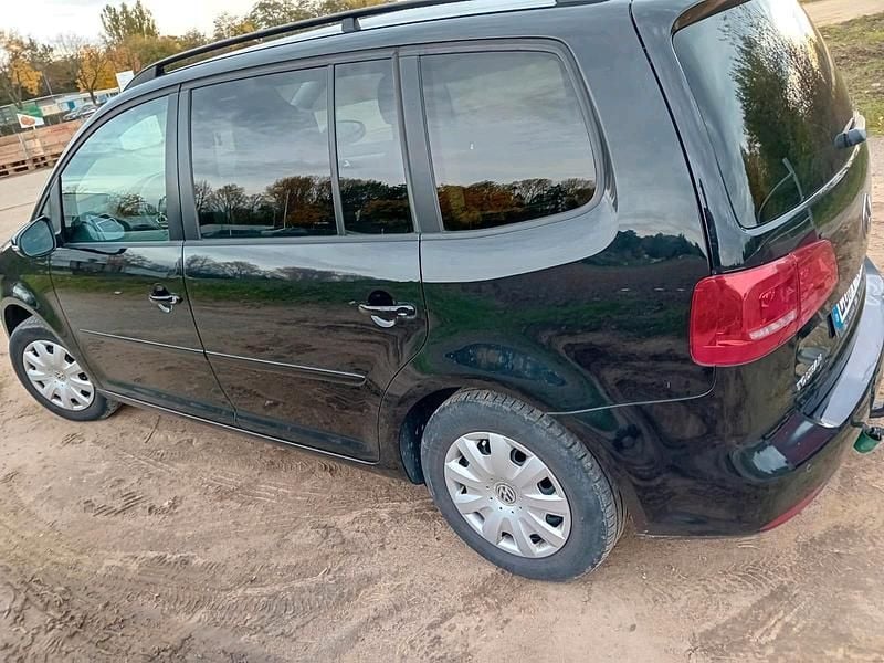 Schwarz Gebraucht 2015 VW Touran Van / Kleinbus | 8.800 € (Guter Preis) - Bild 1/4