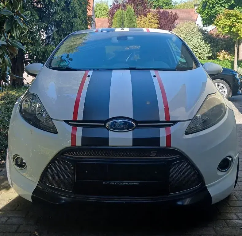 Gebraucht Ford Fiesta Titanium 82 PS (60 kW) 2011 Weiß Limousine