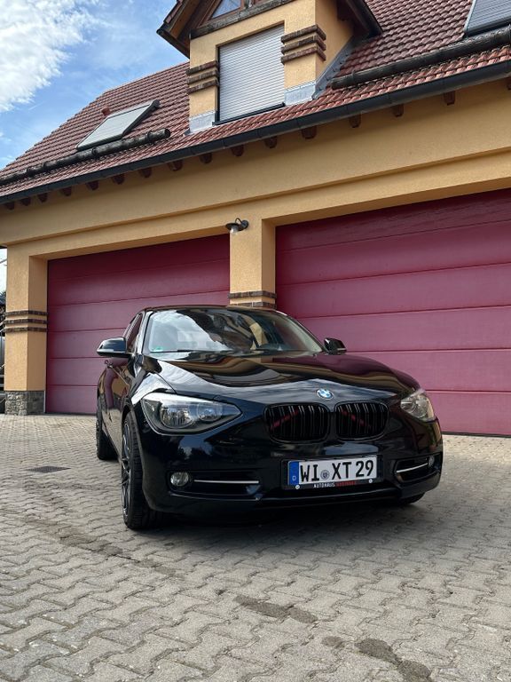 Schwarz Gebraucht 2013 BMW 118 Sport Line Kleinwagen | 12.100 € (Fairer Preis) - Bild 1/4