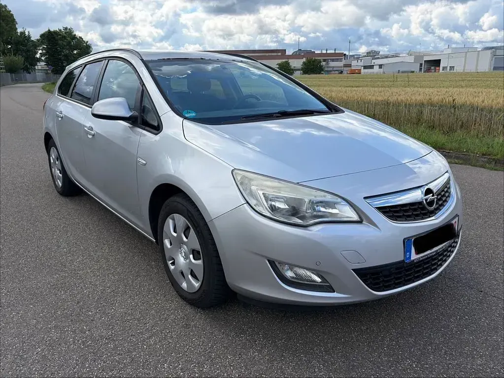 Gebraucht Opel Astra Edition 131 PS (96 kW) 2011 Grau Kombi