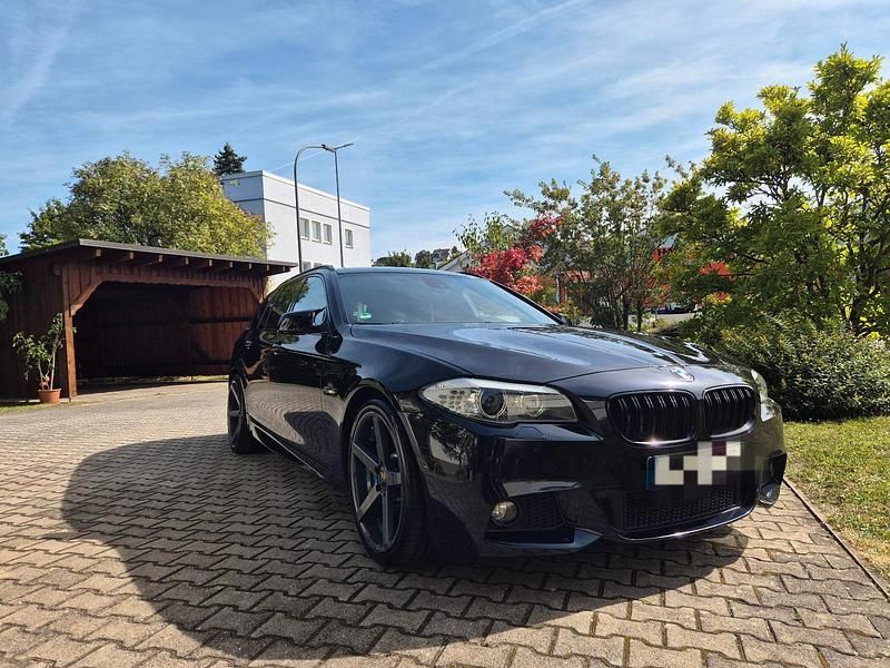 Schwarz Gebraucht 2011 BMW 528 M Sport Kombi | 18.600 € - Bild 1/4