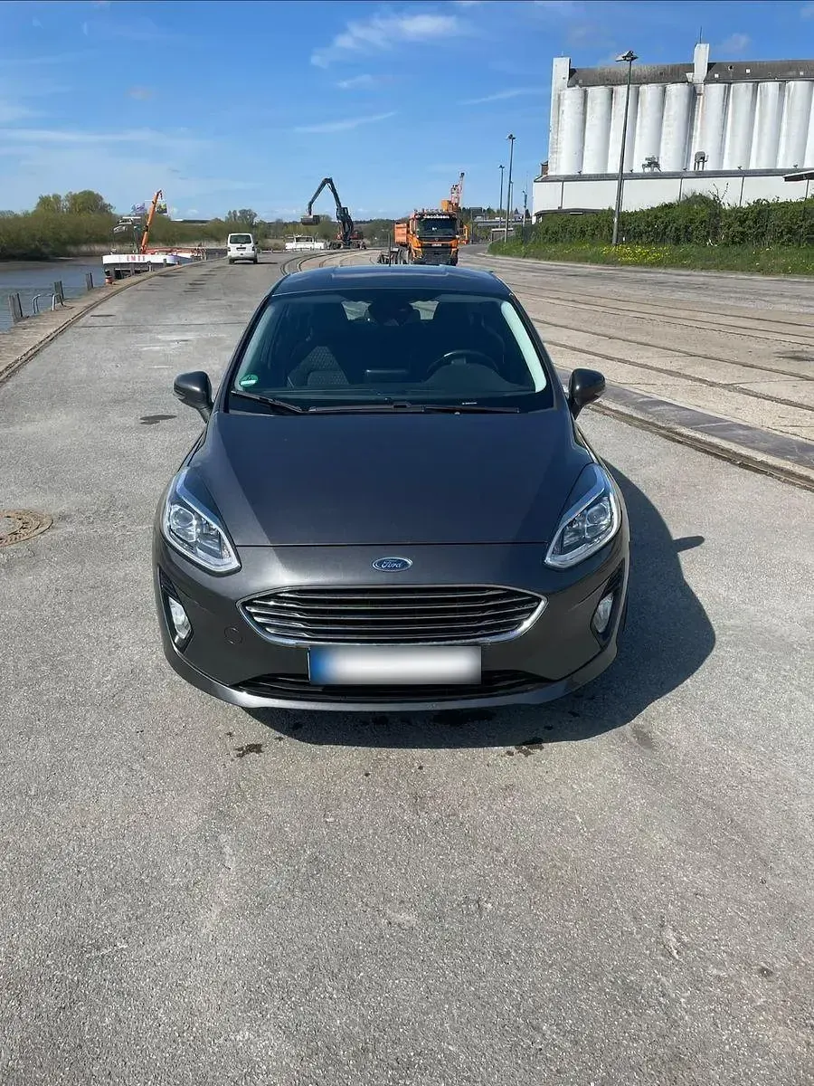 Gebraucht Ford Fiesta Cool & Connect 86 PS (63 kW) 2018 Grau Kleinwagen