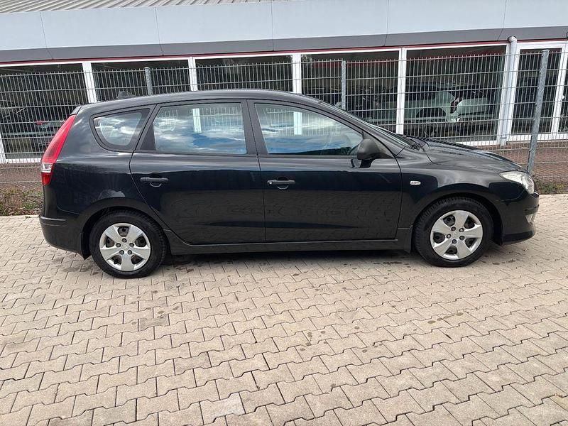Gebraucht Hyundai i30 126 PS (92 kW) 2011 Schwarz Kombi