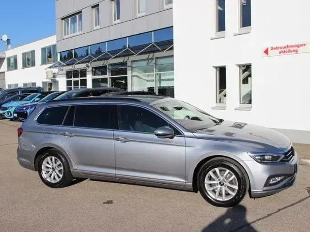 Gebraucht VW Passat Business 150 PS (110 kW) 2022 Silber Kombi