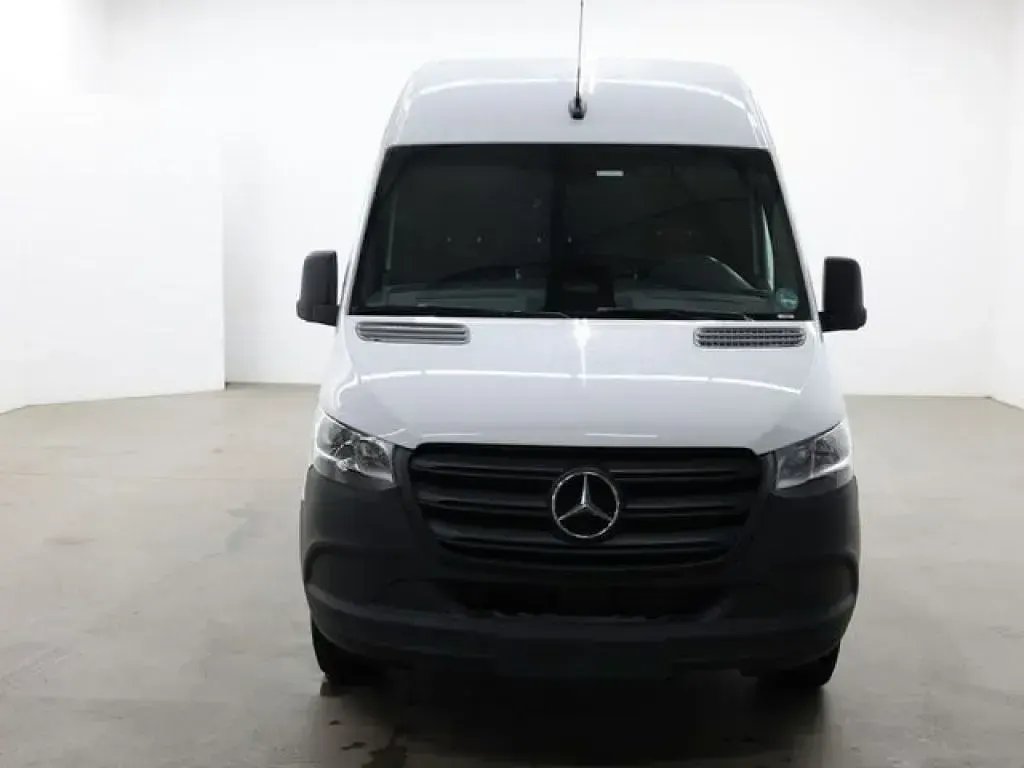 Gebraucht Mercedes Sprinter 170 PS (125 kW) 2025 Arktikweiss Van