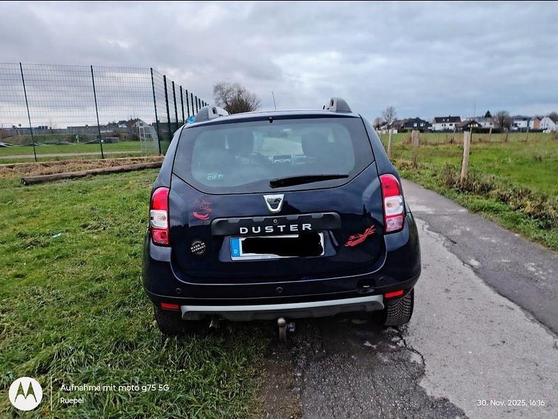 Blau Gebraucht 2016 Dacia Duster Prestige SUV | 7.990 € (Fairer Preis) - Bild 1/4