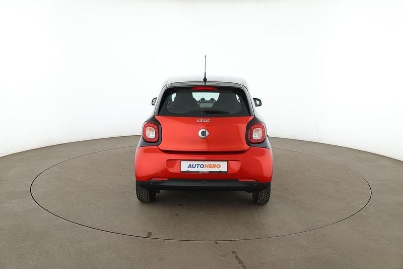Używany Smart ForFour Basis 71 KM (52 kW) 2018 Czarny Hatchback
